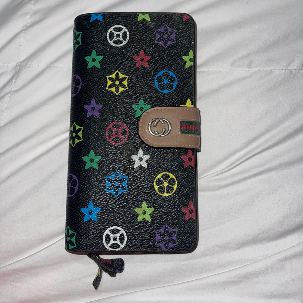 Colorful wallet bifold